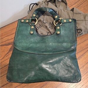 Campomaggi BottleGreen Mamoré Leather Handbag
Italian designed